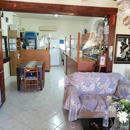Costas - Popi Guest house 2*