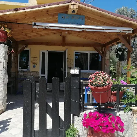 Costas - Popi Guest house