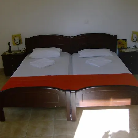 Costas - Popi Guest house 2*