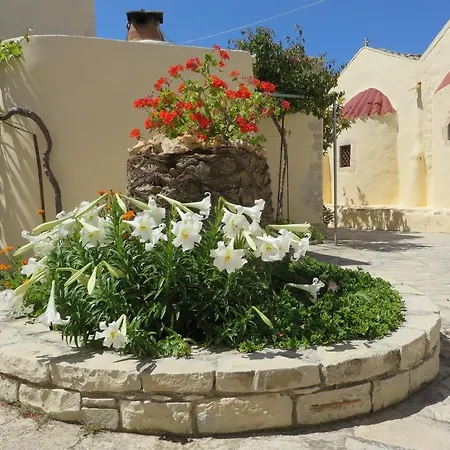 Costas - Popi Guest house 2*